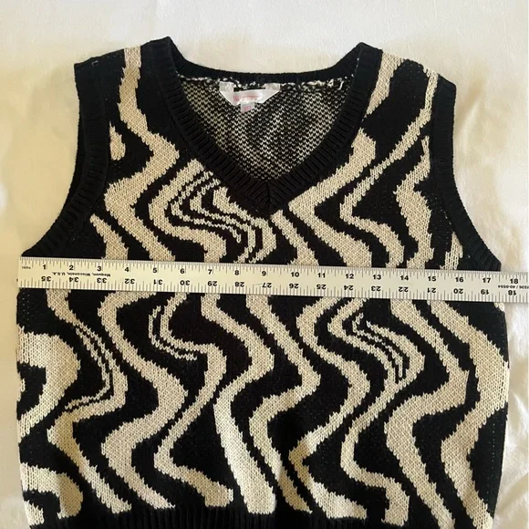 Black and Cream Retro Trippy‎ Y2K Vest - Picture 3 of 5